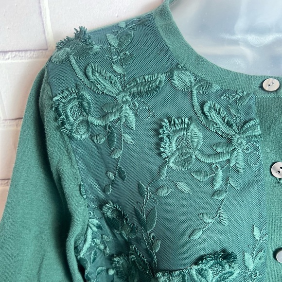 ANN TAYLOR green Embroireded Cardigan with Textured Floral Design/size L - Picture 8 of 11